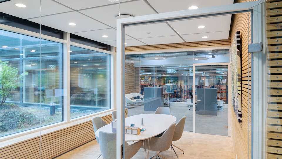 Acoustic ceiling solution: Rockfon Eclipse®, As