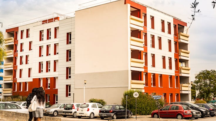Résidence La Violette in Le Teil, France, cladded with Rockpanel Colours facade cladding