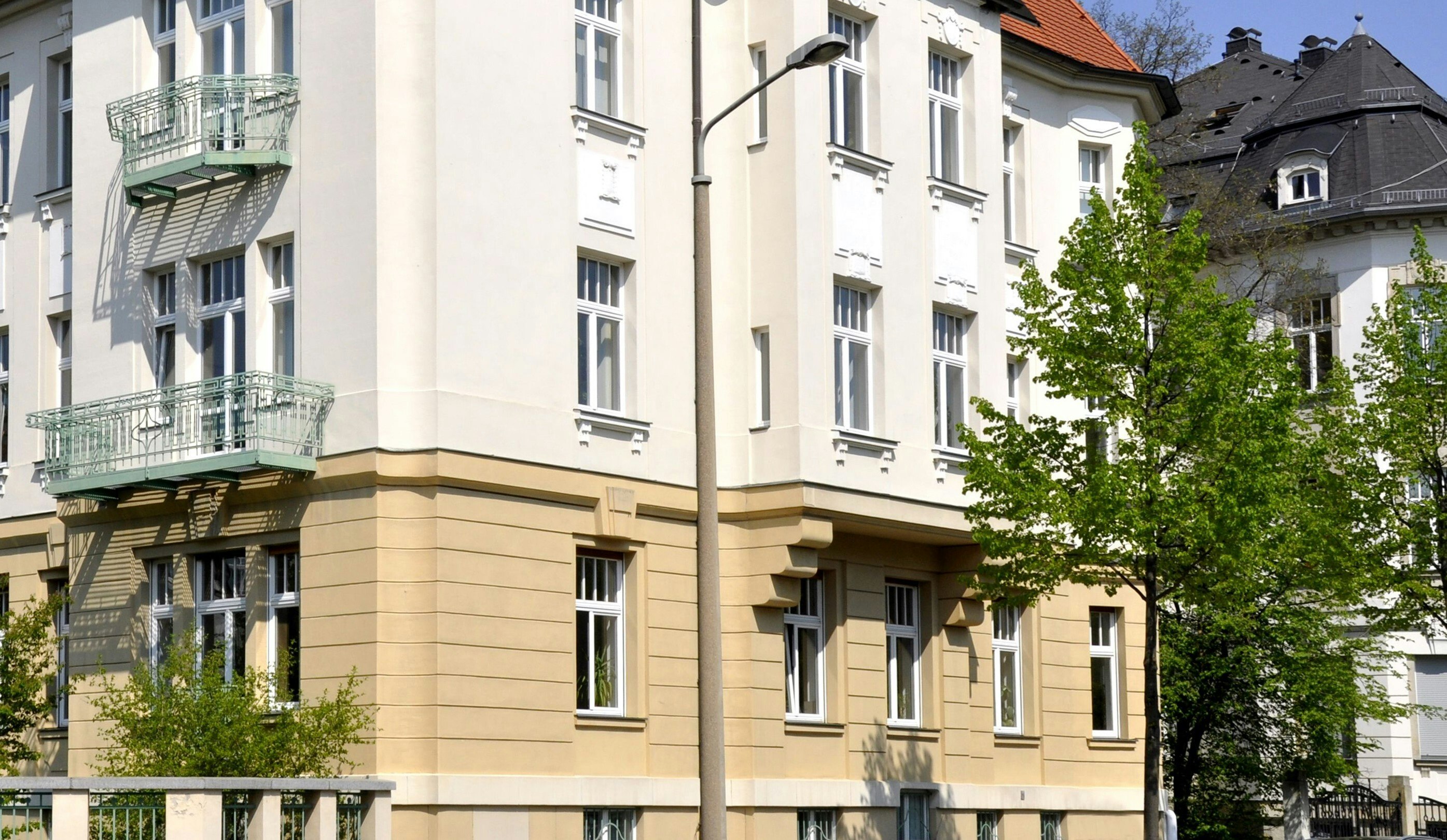 house, multi family dwelling, appartment building, renovation, etics, coverrock deko, bossendämmplatte, bossennut, wdvs, wärmedämmverbundsystem, press, product page, germany, PIM