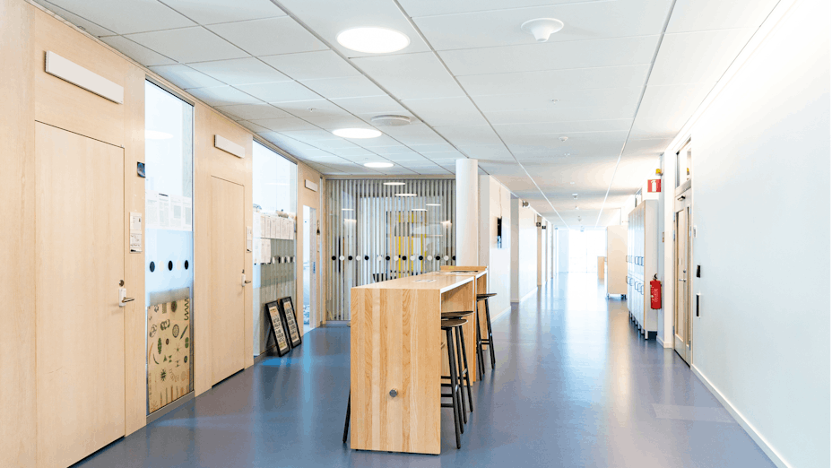 Corridor in the university of Kalmar Sweden with Rockfon Blanka in E-edge
