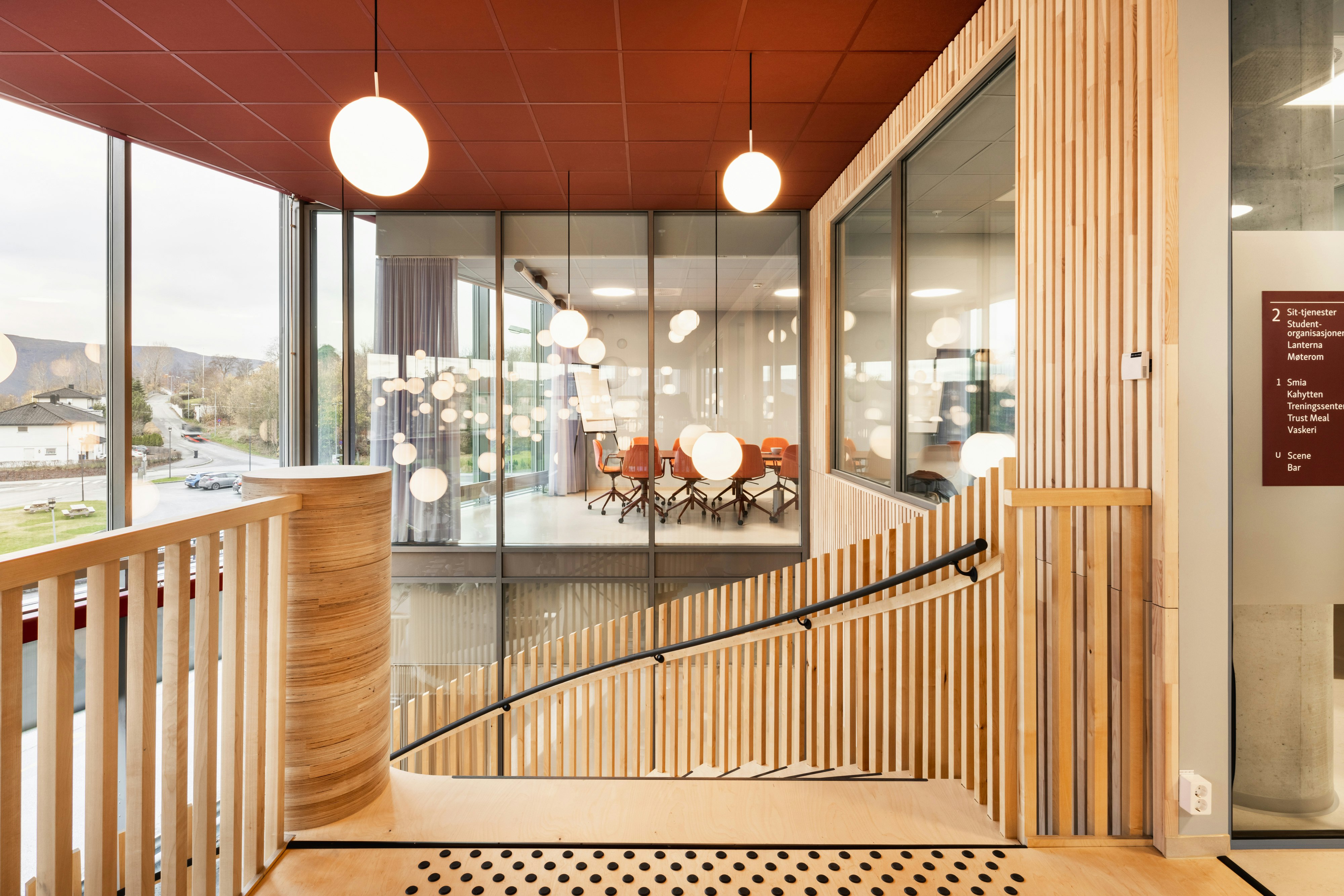 Corridor in Sundebygget campus NTNU Ålesund in Ålesund Norway with Rockfon Color-all A-Edge