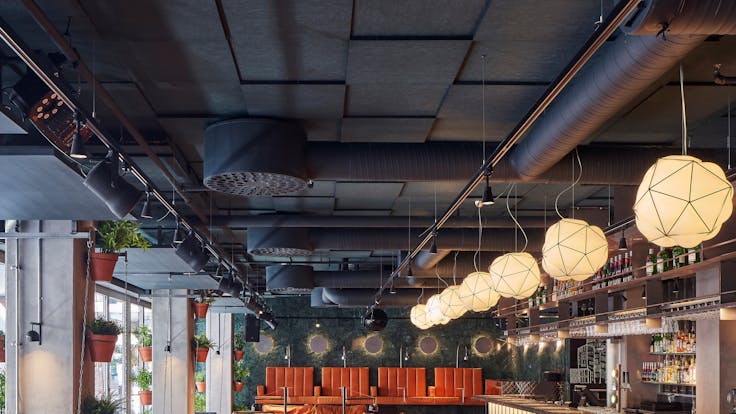 Parafon Step Direct ceiling with Palette colour black installed at Restaurant KOL & Cocktails in Malmö, Sweden.