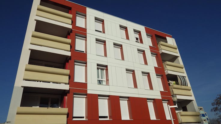Résidence La Violette in Le Teil, France, cladded with Rockpanel Colours facade cladding