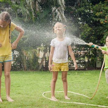 water management, children, family, playing, water, hose, outdoor, garden, lapinus