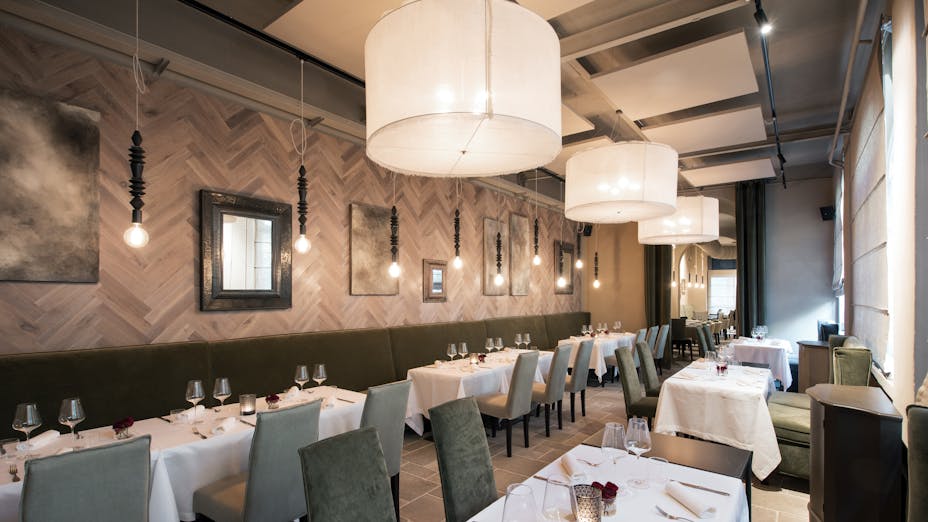 industrial interior design in a restaurant with exposed ceiling and using Rockfon eclipse for better acoustics