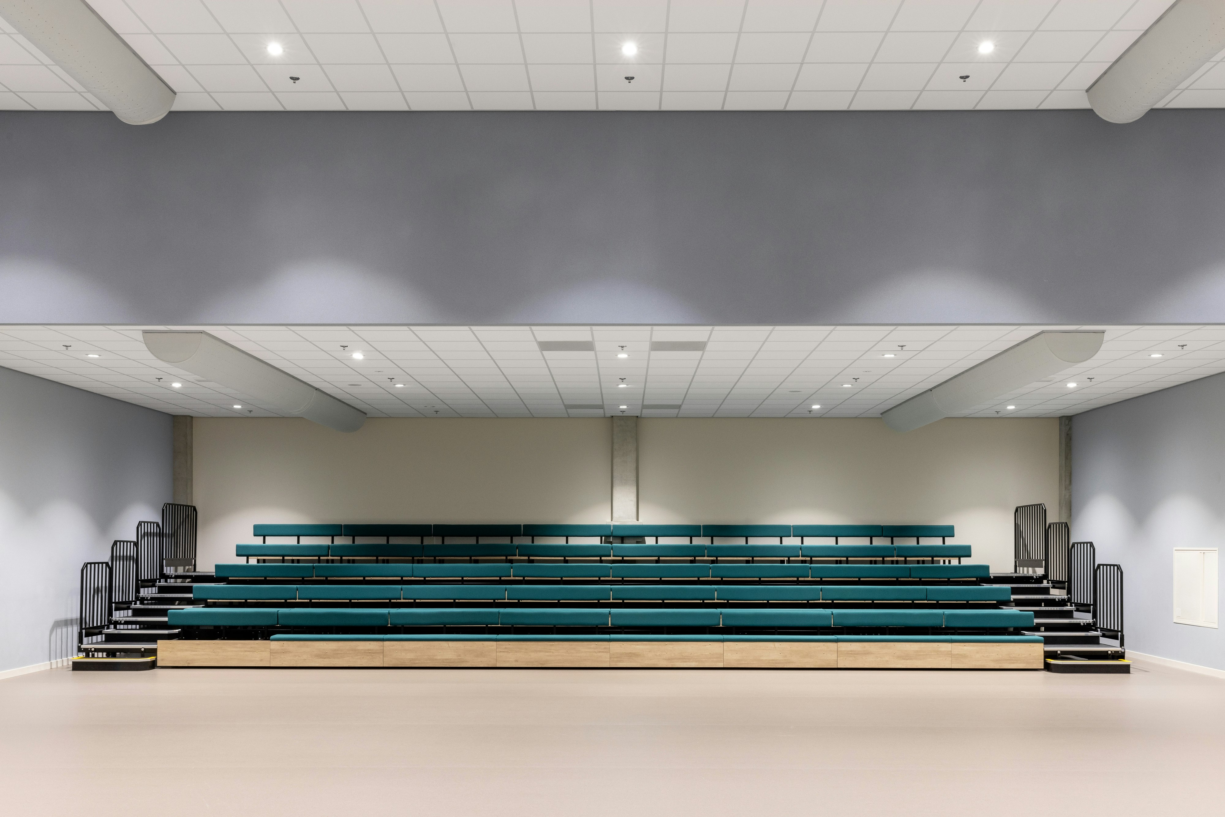 Auditorium in ROC Mondriaan in The Hague Netherlands with Rockfon Krios A-Edge