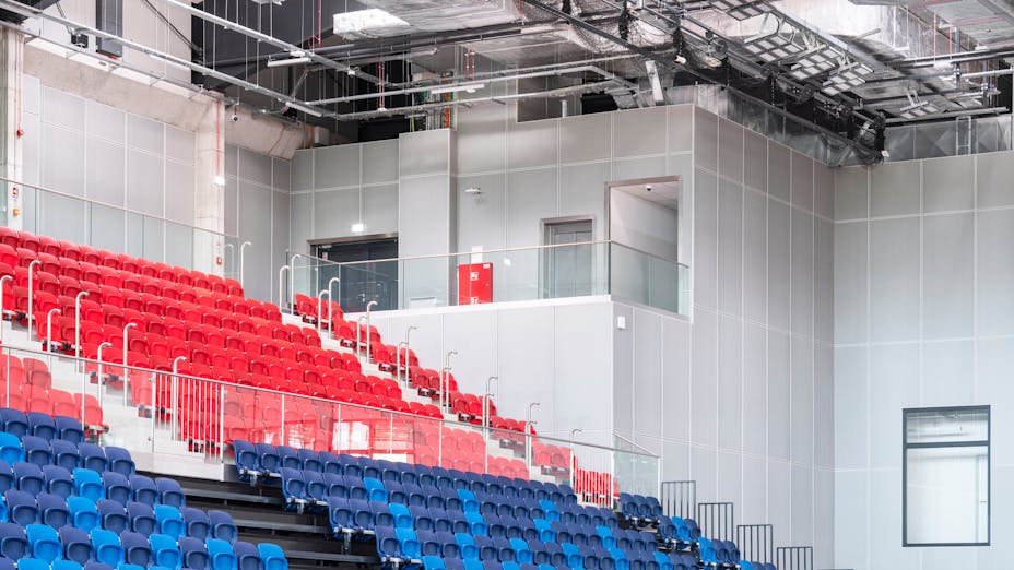 Arena in Mosir sports centre in Puławy Poland with Rockfon VertiQ A HAT-edge