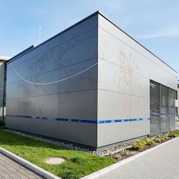 The Christophorus school in Mülheim-Kärlich (Germany) with (engraved) Rockpanel Metallics and Rockpanel Colours exterior cladding boards