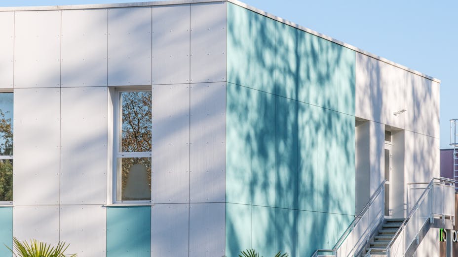 Rockpanel Case Study
Maison Medical
Rockpanel Colours RAL 9003 and NCS S 1040 – B70G 