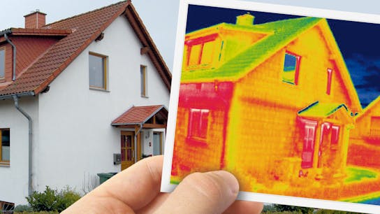 thermogram, thermogram picture of house, thermogram picture in front of house, germany