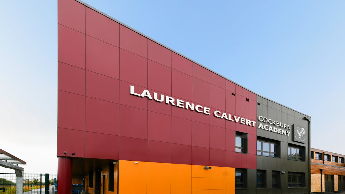 Rockpanel Case Study
United Kingdom
Cockburn Laurence Calvert Academy
Rockpanel Colours
