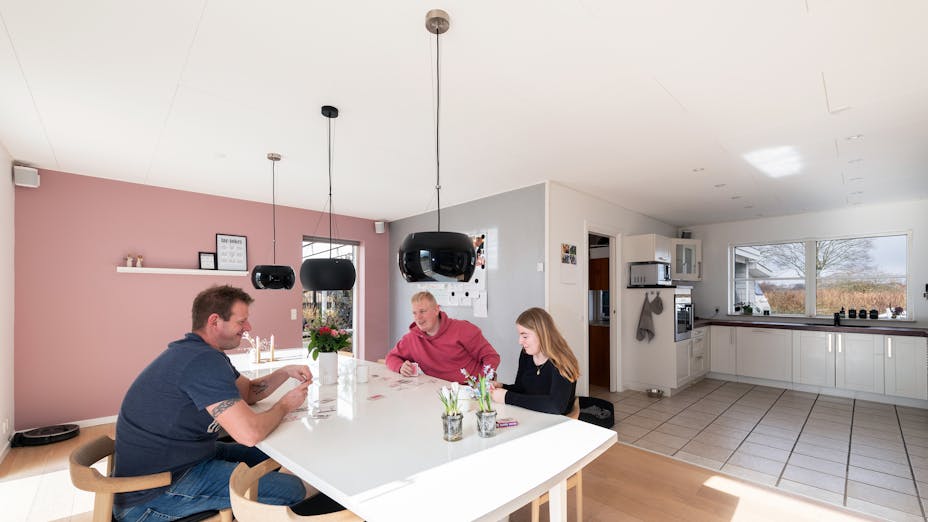 Private home (kitchen) in Højby Denmark with Rockfon Blanka in G-edge