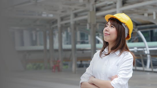 A woman on a construction site in a hard hat