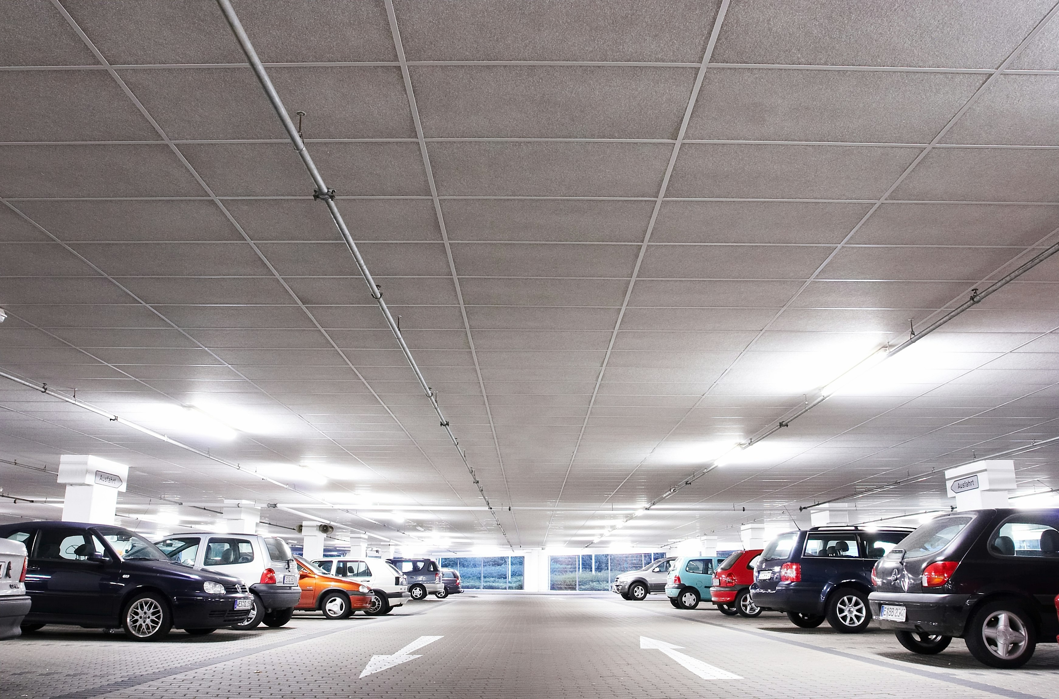 Parkhaus Parking Garage Facett A-edge 1200x600 ROCKFON