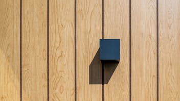 CLT-Bauweise in Kombination mit Fassadenplatten: Gebäude aus Brettsperrholz  