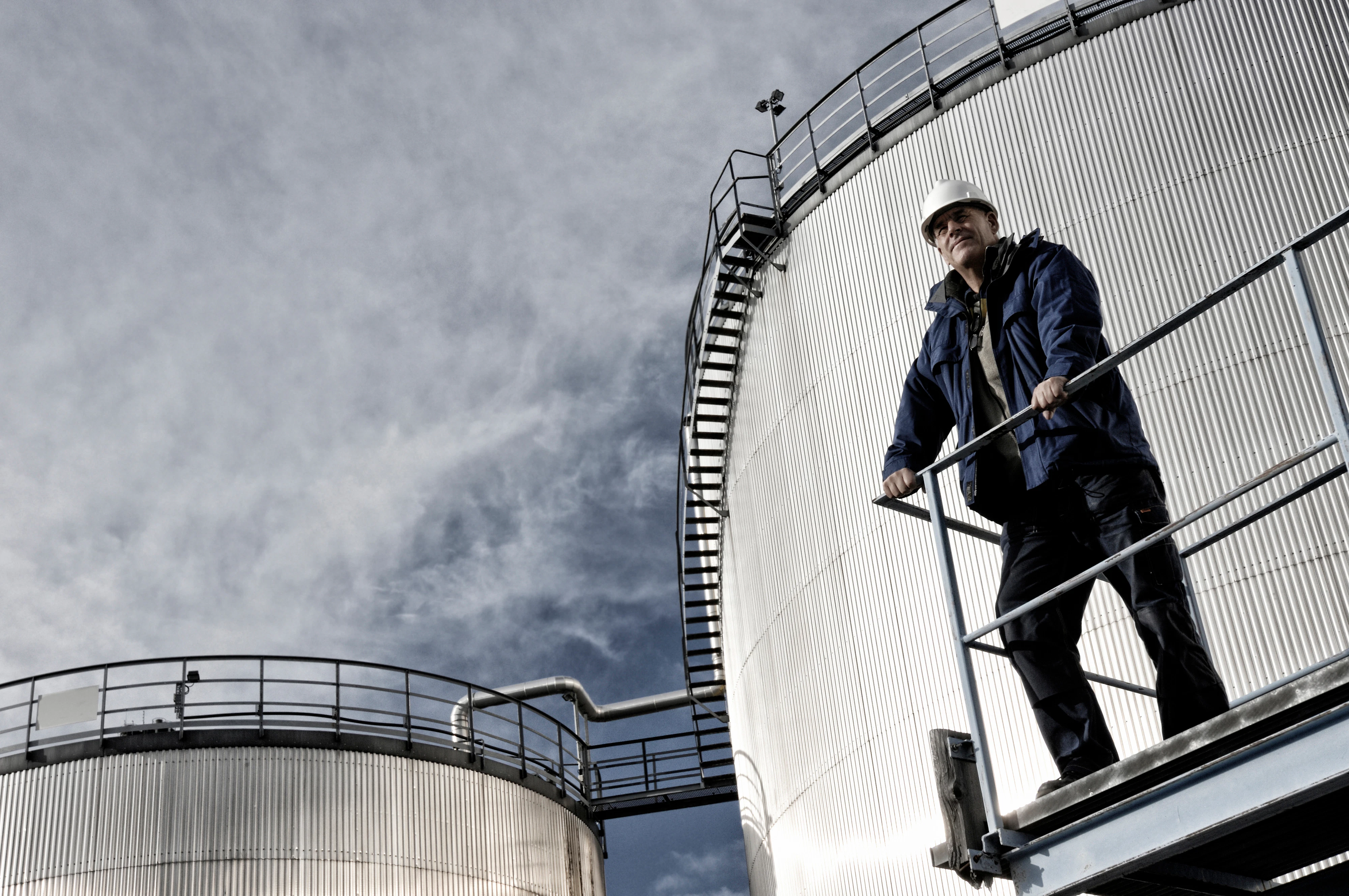 engineer, worker, helmet, process, storage, tank, storage tank, industry, refinery, oil, industrial, plant, ProRox, energy, one person,