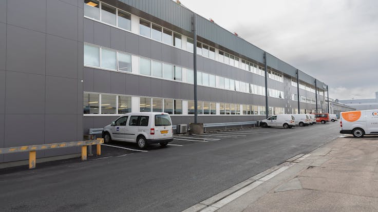 Hangar 4, facaderenovering kontor- og flyhangar i Københavns Lufthavne