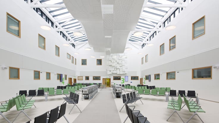 Morriston Hospital,UK,Swansea,Wales,IBI Nightingale,Art In Site - For Eclipse Islands creation,BAM Construction,Morriston Hosptial-Swansea,Richard Kemble Ceilings-Medicare and Bay Productions-Eclipse,Matt Livey,ROCKFON Eclipse,white