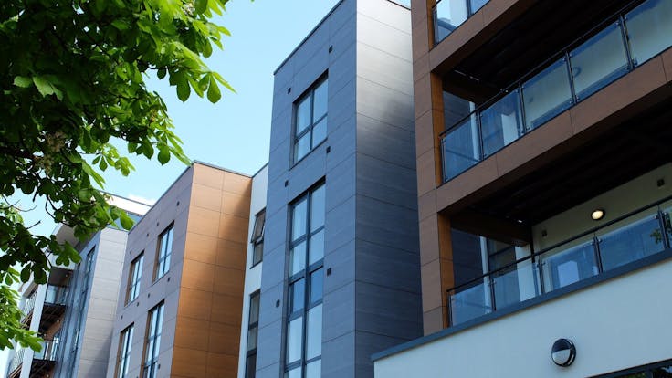 ExtraCare Longbridge in Birmingham (United Kingdom) with Rockpanel Woods FS-Xtra facade cladding