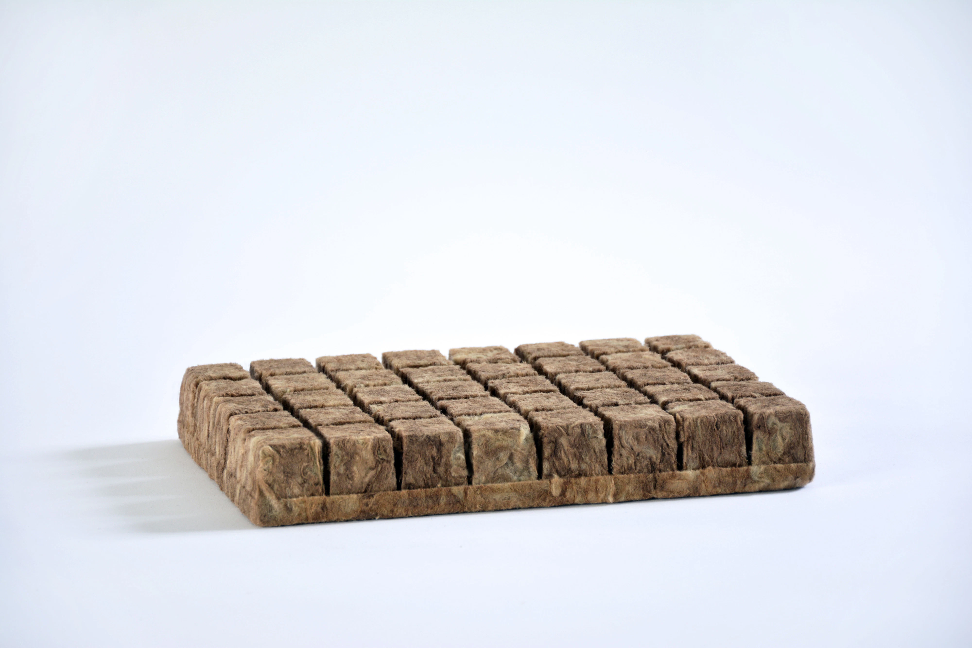 AO plug side view Grodan Max