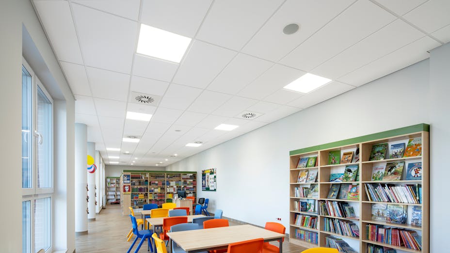 Library in Primary School Wiry in Wiry Poland with Rockfon Sonar E-Edge, Rockfon System T24