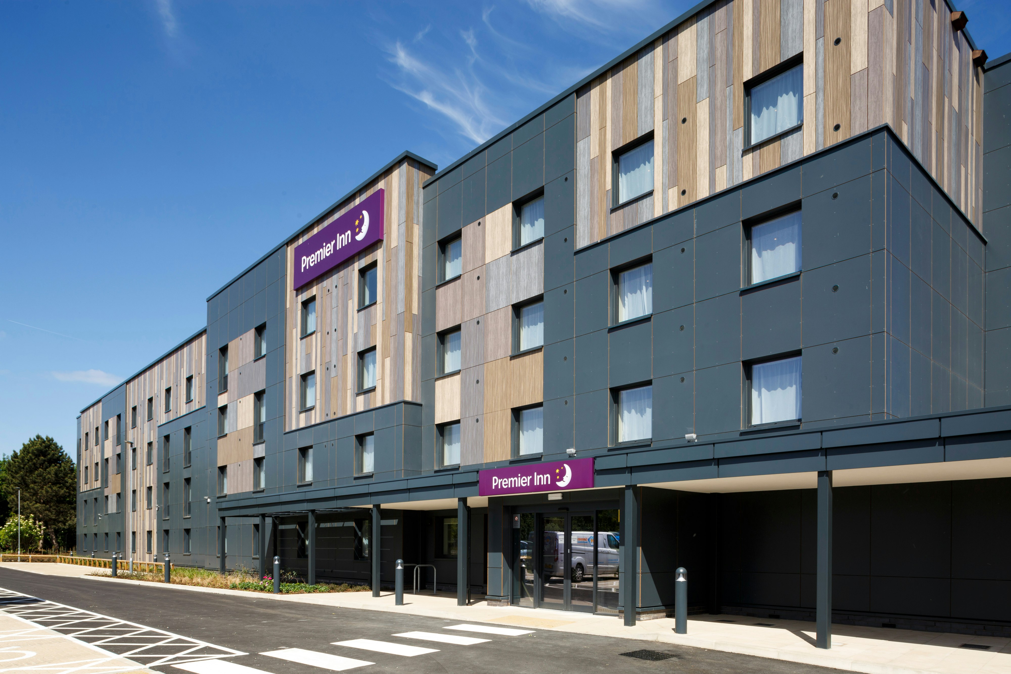 Rockpanel Case Study
Premier Inn
Rockpanel Woods
Ceramic Oak
Rhinestone Oak
Ebony Slate
Slate Oak
Ebony