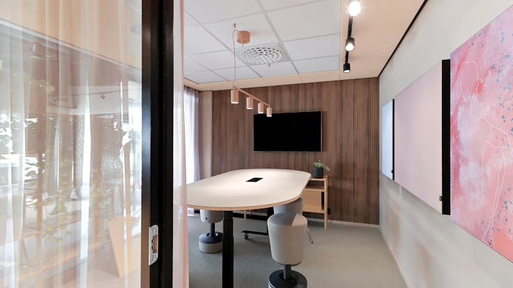 Meeting Room in Paytrail in Tampere Finland with Rockfon Canva Wall panel A-Edge and Rockfon Color-all X-Edge