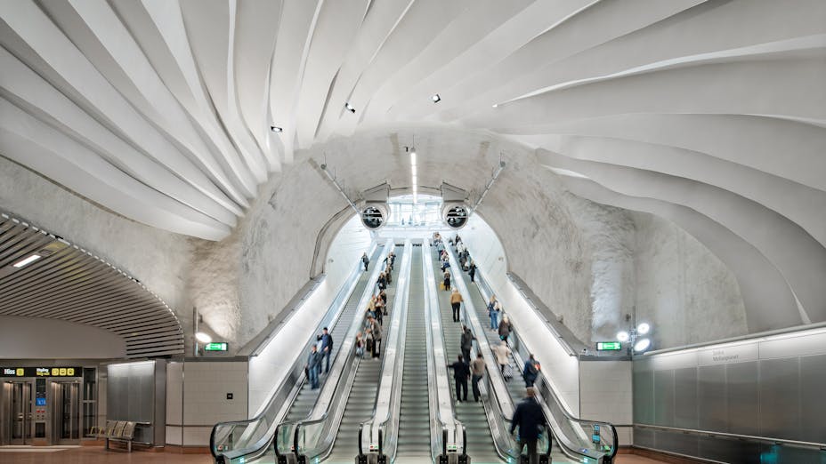 City Station railway stop in Stockholm, Sweden: Rockfon’s Mono © Acoustic, used by visual artist, Karin Lindh, to create the “Commuters Cathedral”