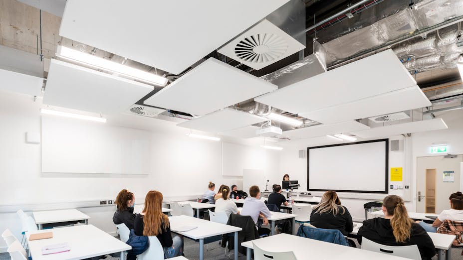 Classroom in Lincoln University Medical School in Lincoln United Kingdom with Rockfon Eclipse
