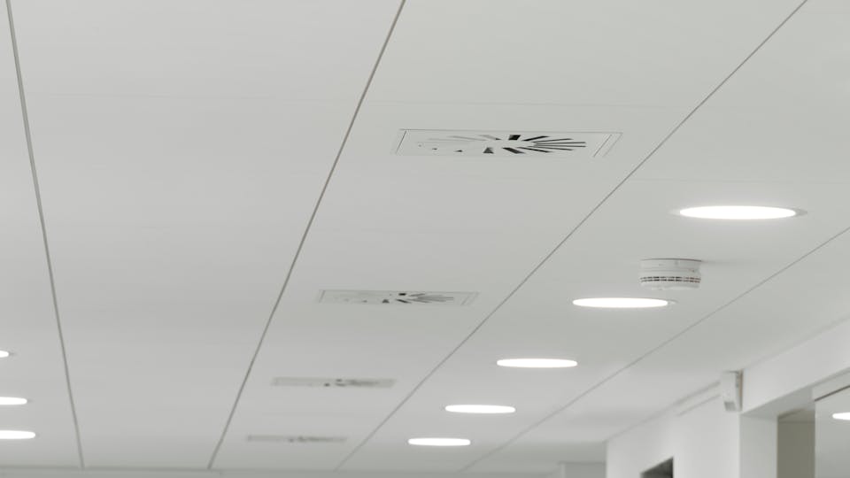 Acoustic ceiling solution: Rockfon Blanka®, 1200 x 600
