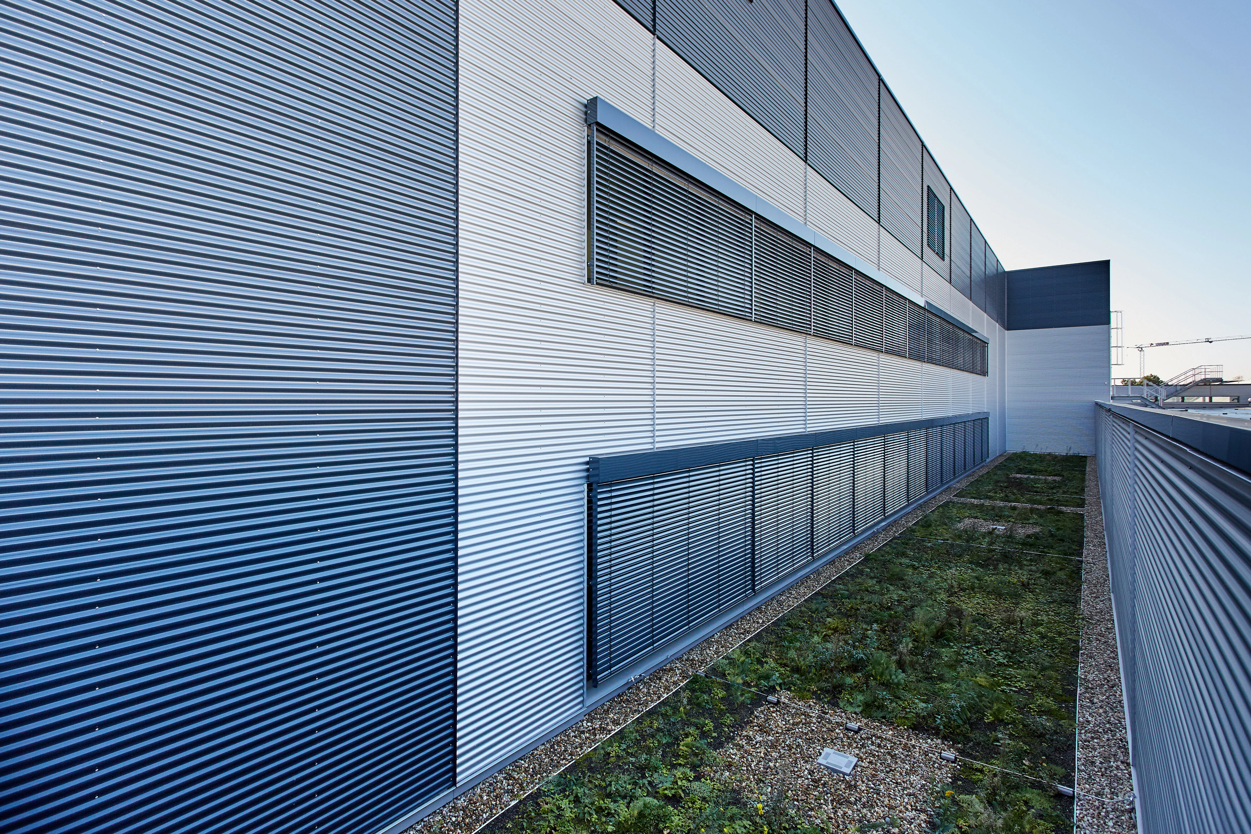 pim, flatroof, flat roof, fri, FRI, Flachdach, insulation, Solarrock, higher stressed flat roof, höher beansprucht, walkway, Wartungsweg, Germany, SEW Bruchsal 10/2017, Job 5091 (Verlängerung ist vor Ablauf der Nutzungsdauer bei SEW zu beantragen)