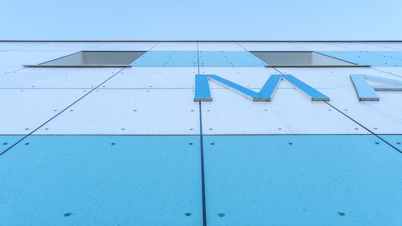 Rockpanel Case Study
Maison Medical
Rockpanel Colours RAL 9003 and NCS S 1040 – B70G 