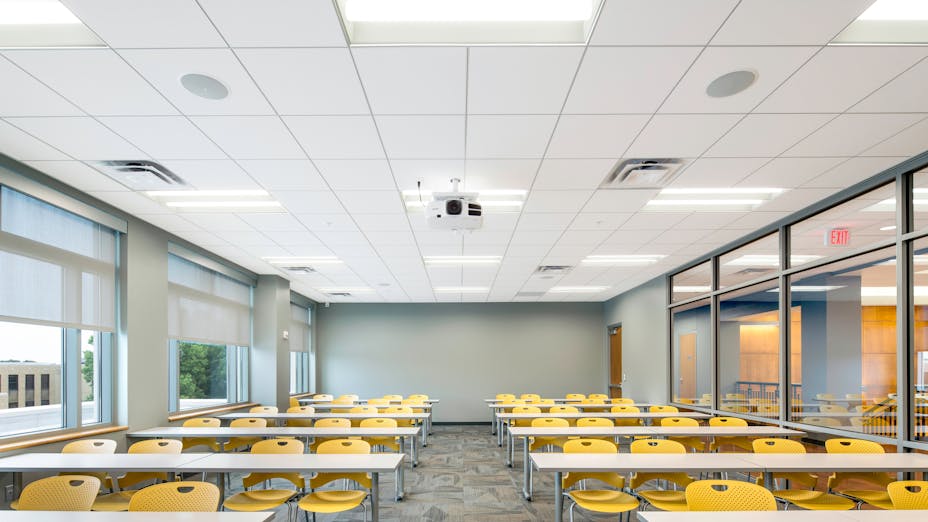 Rockfon® suspended ceiling for seismic design requirements in school.