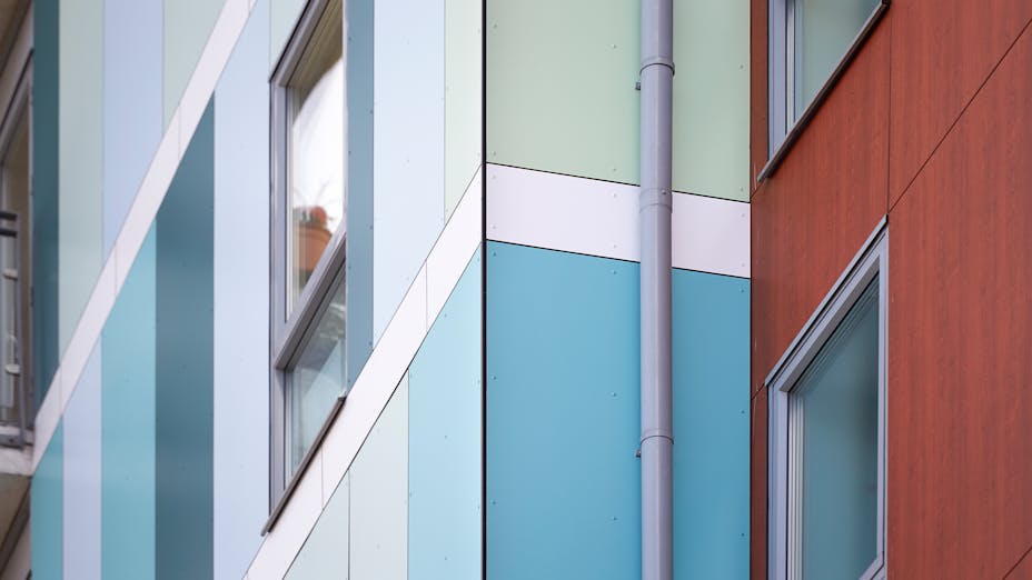 Eyot House (Multi Family House) in Bermondsey, London, United Kingdom cladded with A2 (FS-Xtra) in seven RAL colours plus Metallics Graphite Grey and Woods Cherry facade cladding.