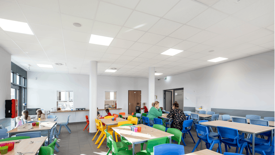 Canteen in Primary School Wiry in Wiry Poland with Rockfon Tropic E-Edge, Rockfon System T15 E