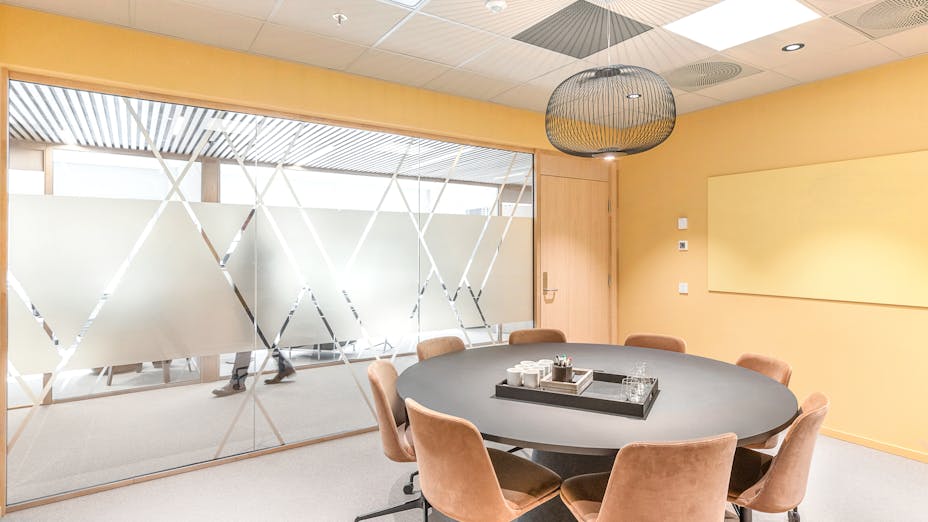 Meeting Room in Skoeyen Atrium in Oslo Norway with Rockfon Color-all A-Edge
