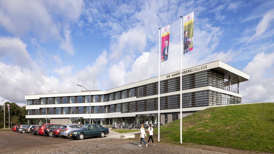 Exterior of Dr. Knippenbergcollege in Helmond Netherlands with Rockfon Blanka A-Edge