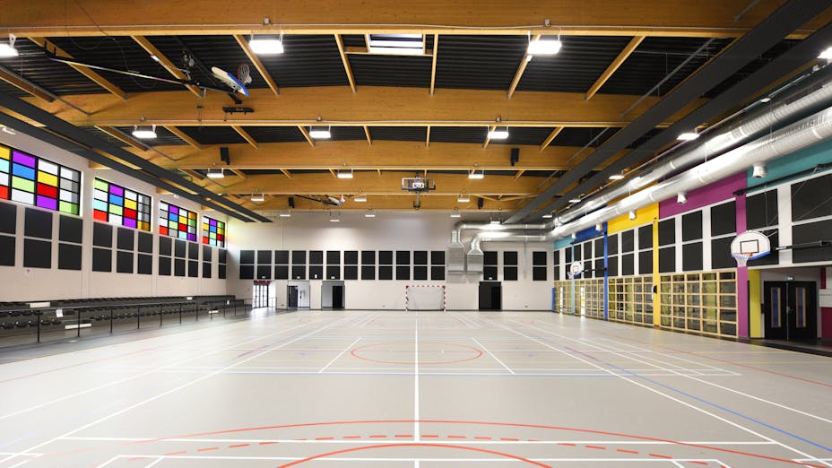 Gymnasium in Gymnase communal de Batilly in Batilly France with Rockfon VertiQ Metal
