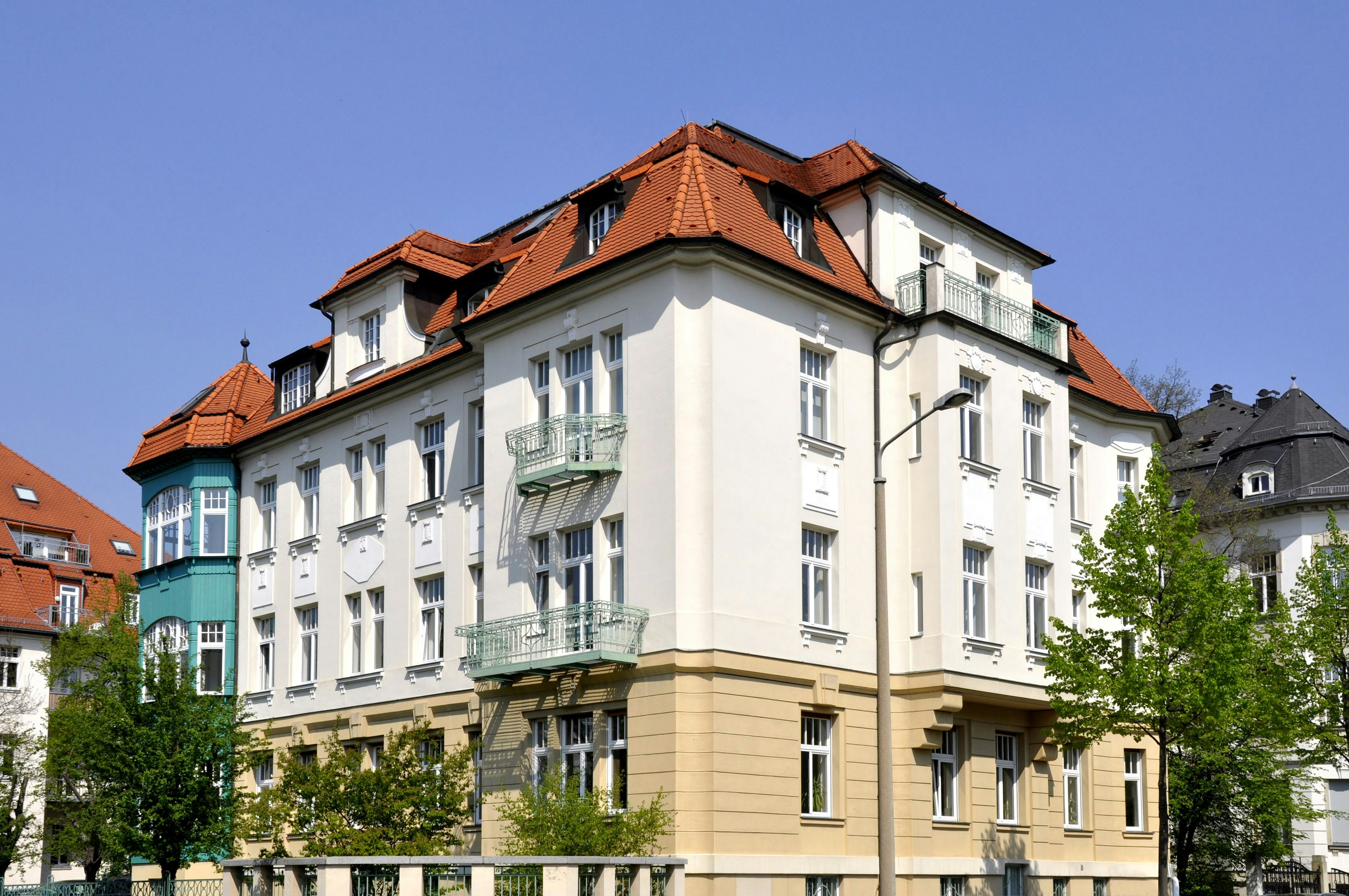 house, multi family dwelling, appartment building, renovation, etics, coverrock deko, bossendämmplatte, bossennut, wdvs, wärmedämmverbundsystem, press, product page, germany, PIM