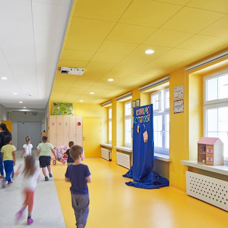 Classroom in Don BOSCO Salesian School Complex in Wrocław Poland with Rockfon Blanka X-Edge and Rockfon Color-all X-Edge