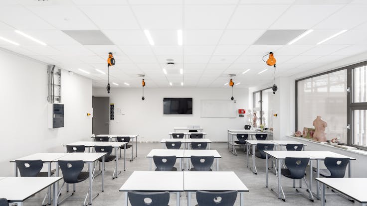 Classroom in Yuverta, Dordrecht in Dordrecht Netherlands with Rockfon Krios A-Edge