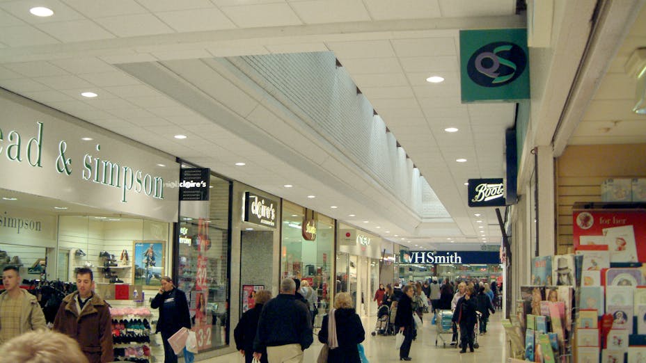 Rockfon Pacific ceiling tiles and panels in shopping centre.