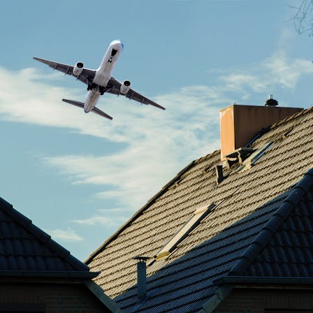 plane, aircraft noise, plane above house, germany
