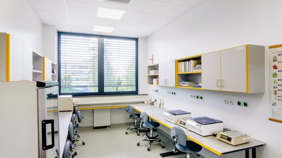 Laboratory in Transfusion department of the university hospital in Hradec Králové Czech Republic with Rockfon MediCare Plus A24-Edge