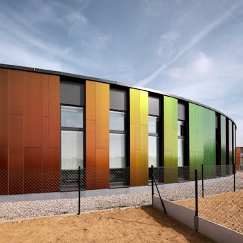 New build of the Les Trèfles primary school in Anderlecht, Belgium with Rockpanel Natural & Rockpanel Chameleon exterior cladding. Les Trefles