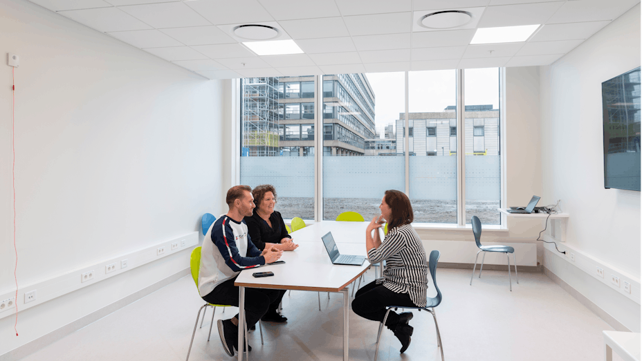 Meeting Room in Rigshospitalet in Copenhagen Denmark with Rockfon Blanka tiles and Chicago Metallic grid.
