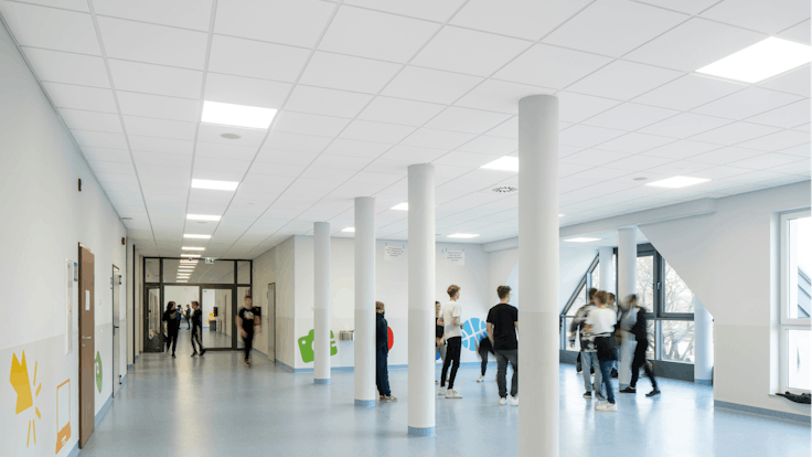 Corridor in Primary School Wiry in Wiry Poland with Rockfon Tropic E-Edge, Rockfon System T15 E