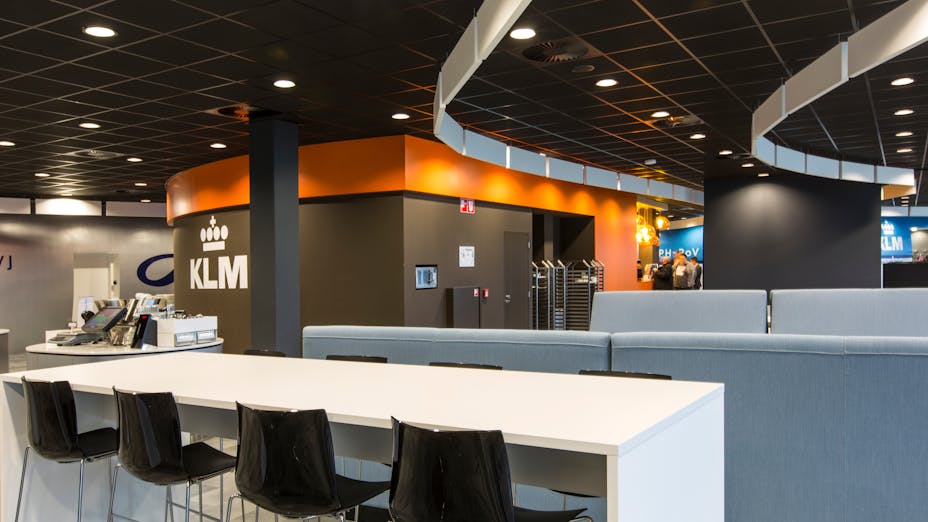KLM lounge at Schiphol airport, Rockfon Color-all Charcoal, Rockfon Contour, leisure