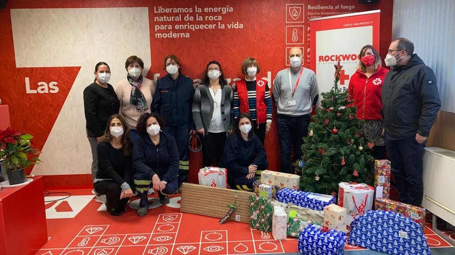 Cruz Roja Navarra, responsabilidad social corporativa, corporate social responsibility, Apadrina un juguete, Christmass present