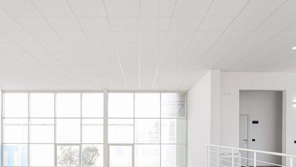 Acoustic ceiling solution: Rockfon Blanka®, E24, 600 x 600